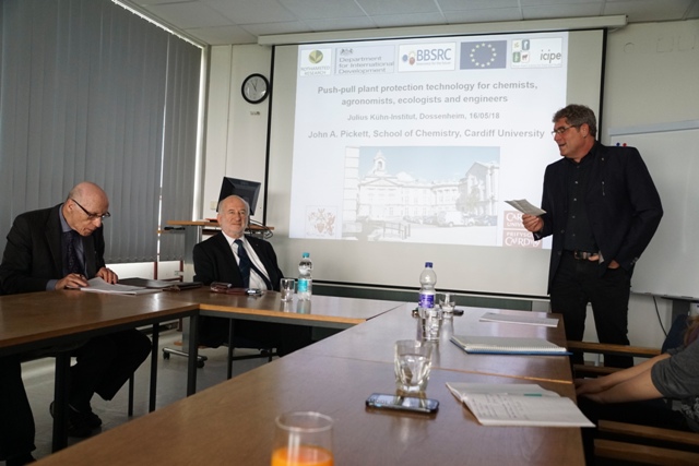 Einführung zu Prof. Pickett vor seinem Vortrag „Push-Pull Plant Protection Technologies“ durch Dr. Jürgen Gross