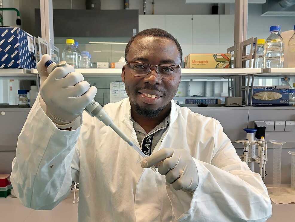 Dr. Ayaovi Agbessenou conducts research at the JKI-Institute for Biological Plant Protection.