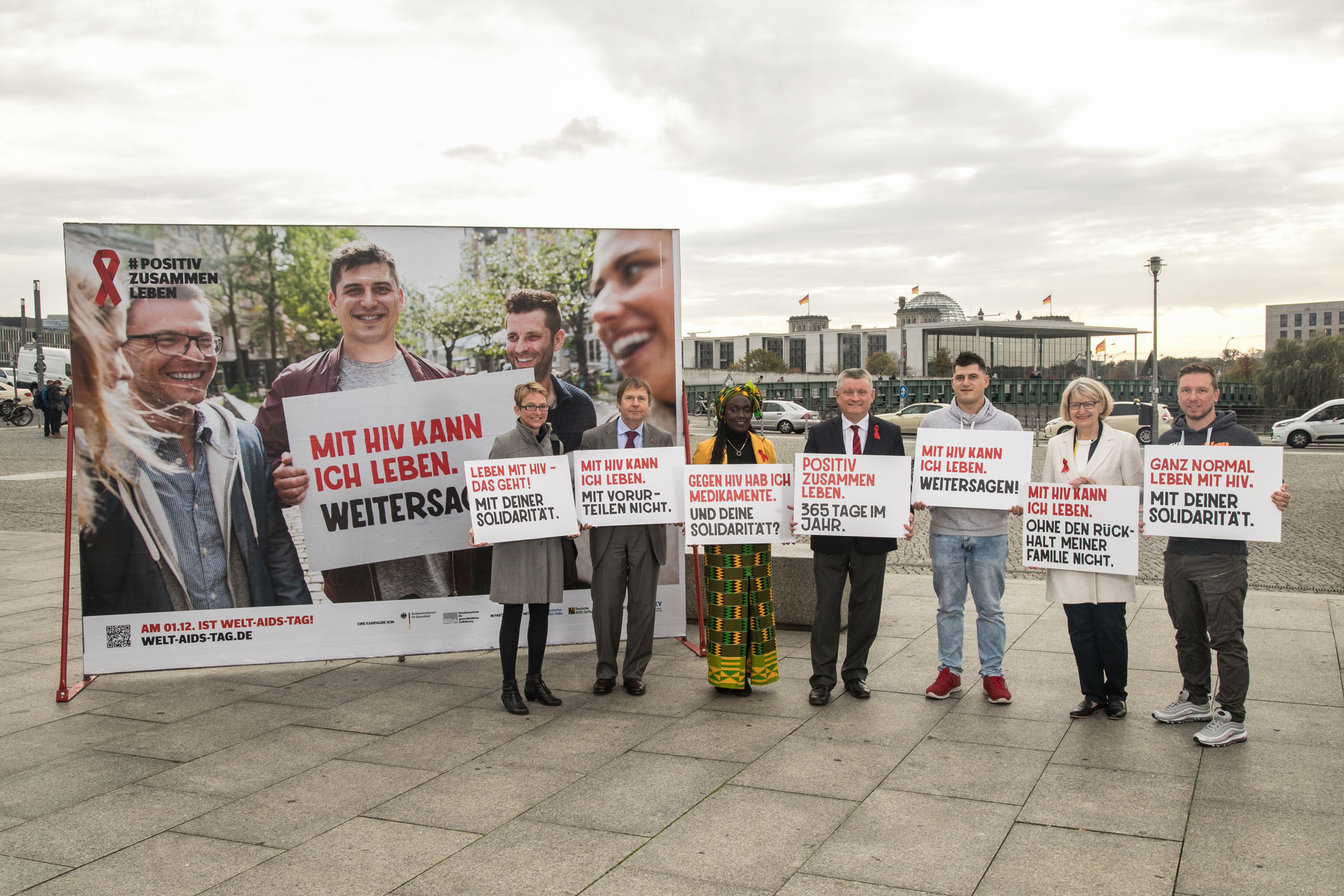 Gruppenbild zum Welt-AIDS-Tag