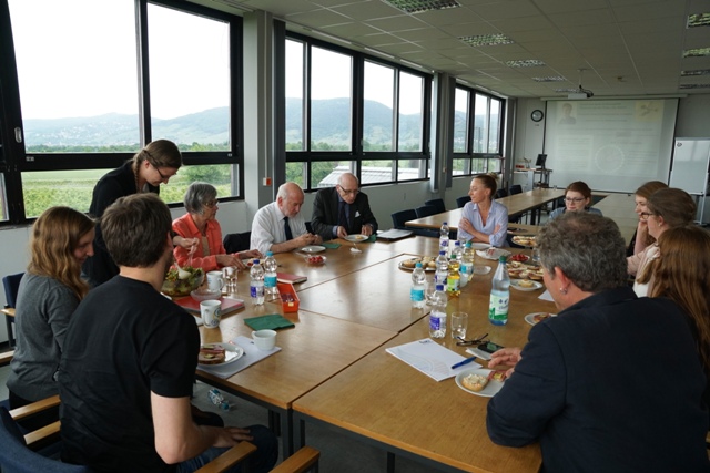 
	Gesprächsrunde mit Doktorandinnen und Postdocs des JKI-Instituts für Pflanzenschutz im Obst und Weinbau
