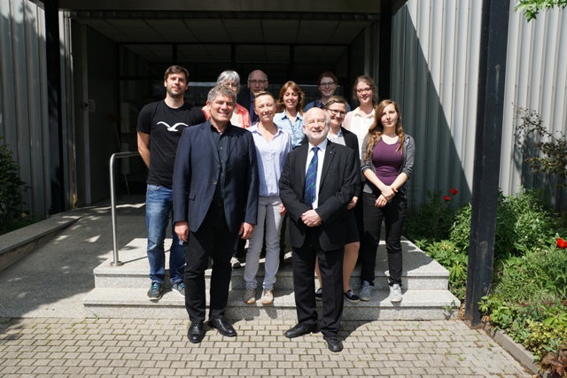 
	Gruppenfoto: (vorne v.l.) Gross und Pickett, (dahinter) Bischoff, Rid, Gallinger, (ganz hinten) Briem, Vogt, Hummel, Czarnobai, Maurer, Görg

