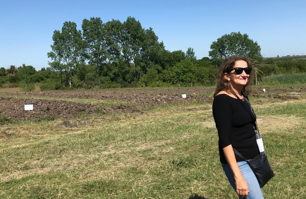
	Prof. Smalla in front of field trials at INIA Research Station Las Brujas, Uruguay
