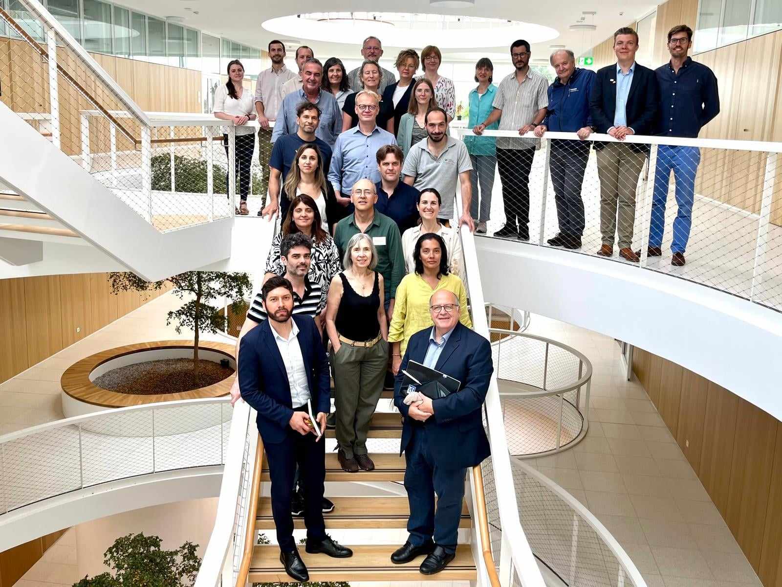 Gruppenbild der rund 20-köpfigen südamerikanischen Delegation mit JKI-Kolleginnen und Kollegen.