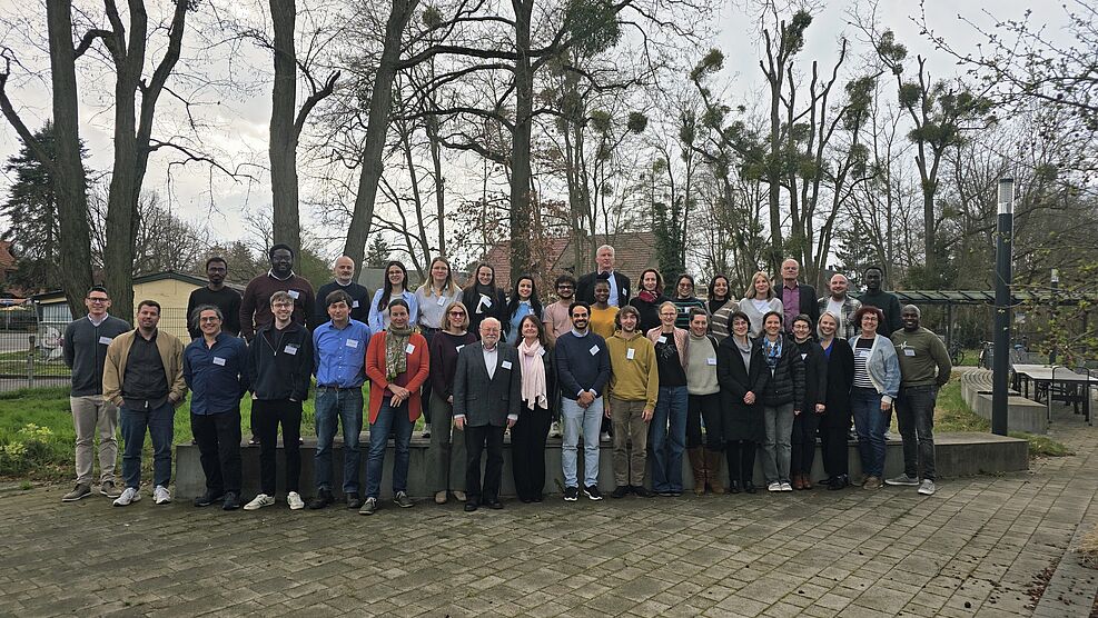 
	Teilnehmende des 28. Arbeitskreises Biologischer Pflanzenschutz der Deutschen Phytomedizinischen Gesellschaft (DPG) am ATB in Potsdam.
