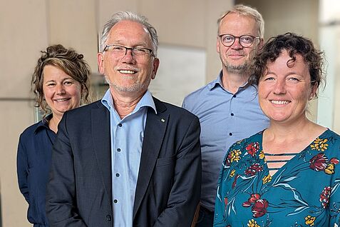 V.l.n.r.: Corinna Harms (Internationale Beziehungen, JKI), JKI-Präsident Dr. Frank Ordon, Dr. Florian Bittner (Forschungskoordination JKI), Dr. Stefanie Griebel.