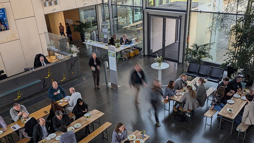 
	Teilenehmende der Konferenz in Bewegung
