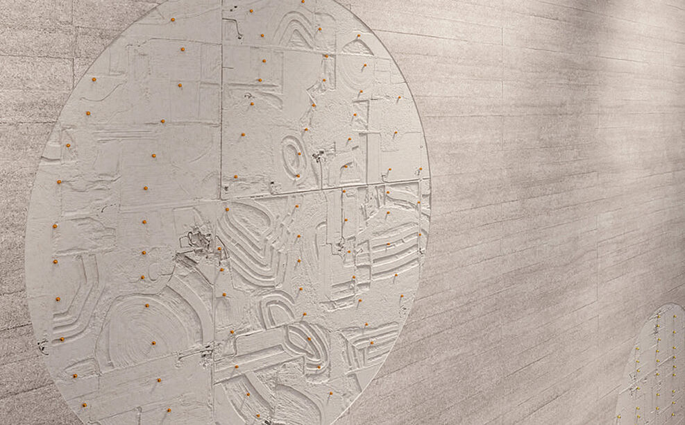 
	Sieger-Beitrag: Kunstwerk "Die gute Erde" aus sieben flachen Betonreliefs von stoebo – Bogman & Störmer.
