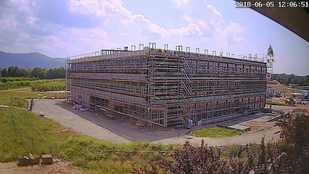 
	Am Standort Dossenheim entsteht für die JKI Institute „Pflanzenschutz in Obst- und Weinbau“ sowie „Biologischen Pflanzenschutz“ ein Neubau.
