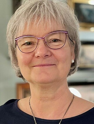 Dr. Annegret  Schmitt