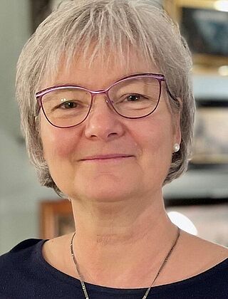 Dr. Annegret Schmitt