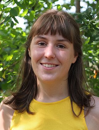 Dr. Alina  Ebert