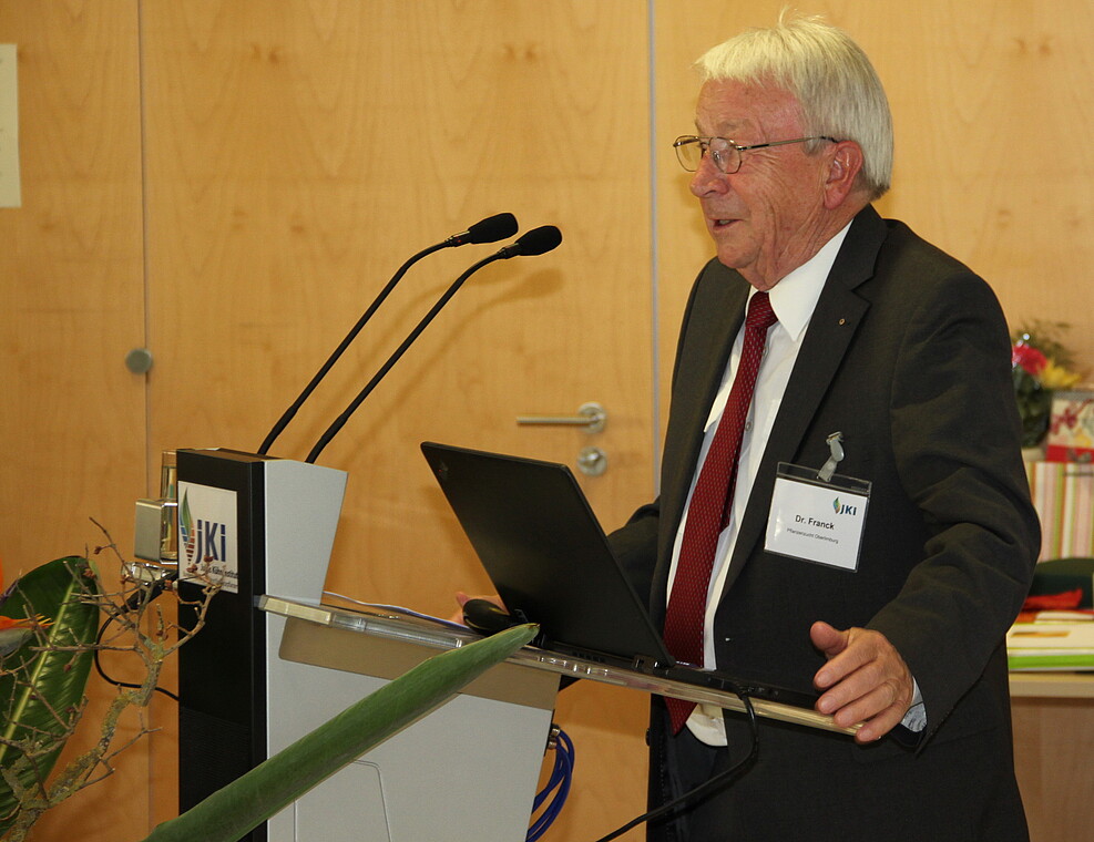 Dr. Franck spricht für die Züchter und als Ehrenvorsitzender der GFPi. Foto: Gerlinde Nachtigall/JKI