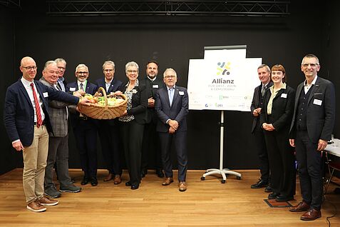 Gruppenfoto Partner Allianz für Obst-, Wein- und Gemüsebau. (© Laimburg Research Centre/agnese martinelli)