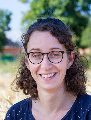 Dr. Nadine Bernhardt