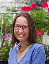 Dr. Sylvia  Plaschil