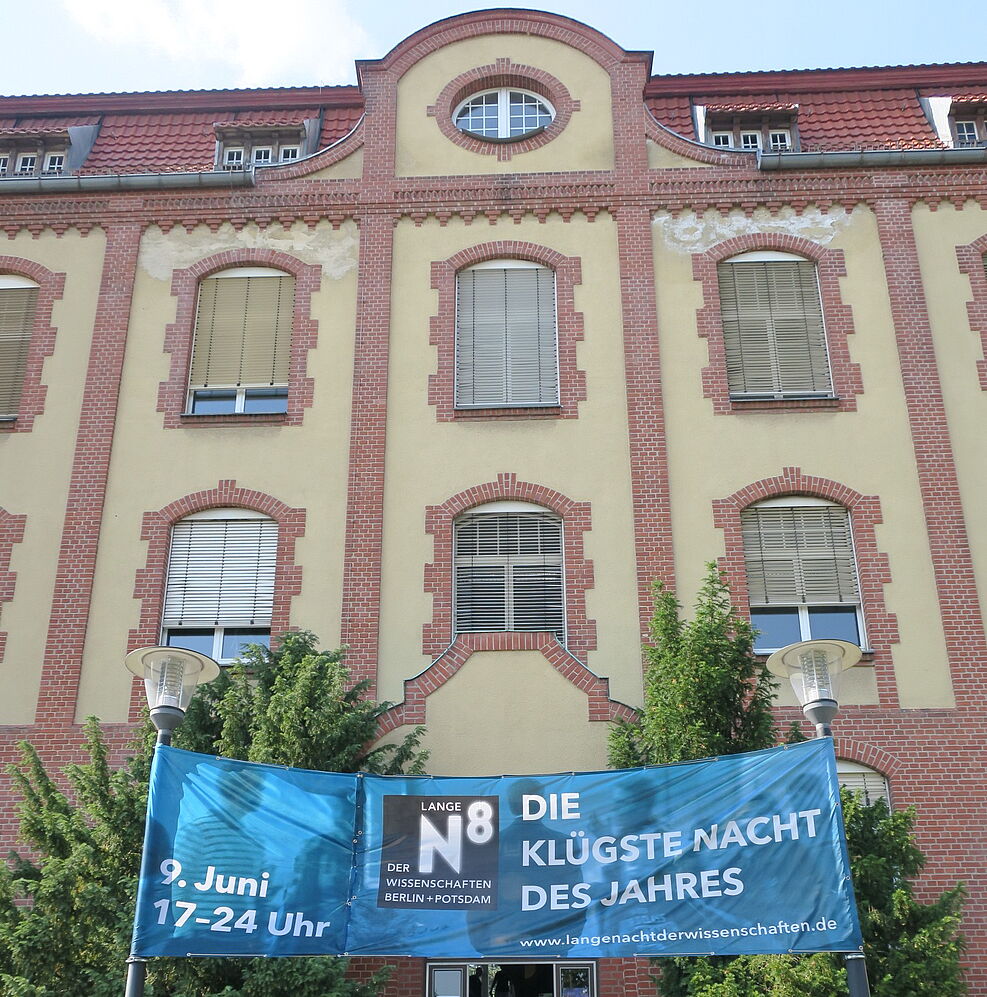 EingangBanner LangeNacht JKI-Berlin