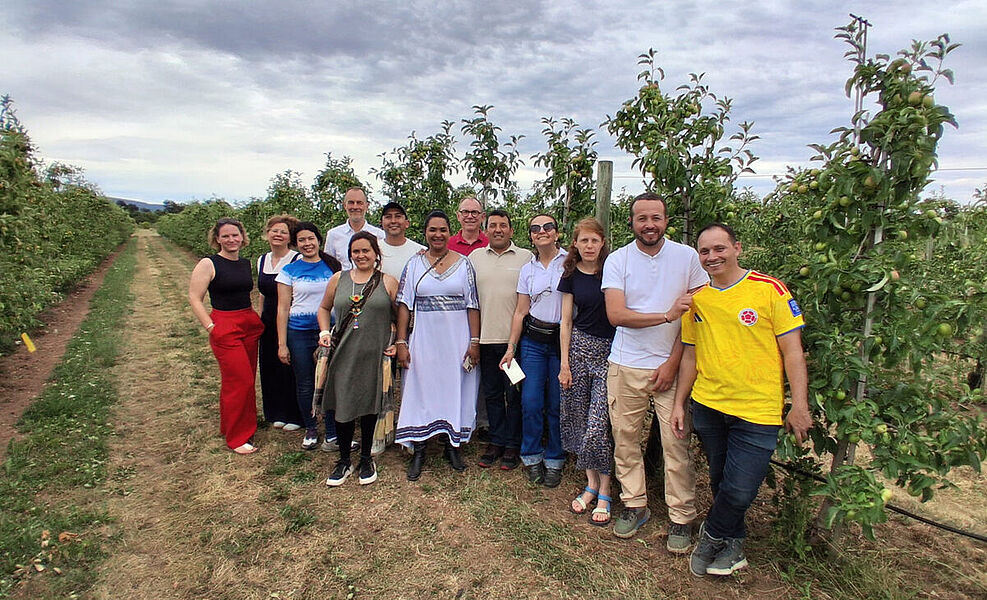 
	Die kolumbianische Delegation beim Besuch des JKI in Dossenheim. © Corinna Harms
