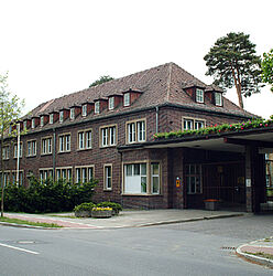 Entrance of the department building at the JKI site in Kleinmachnow.