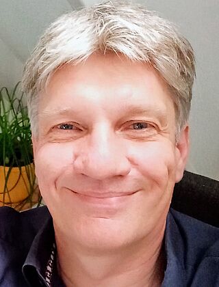 Dr. Holger  Heuer