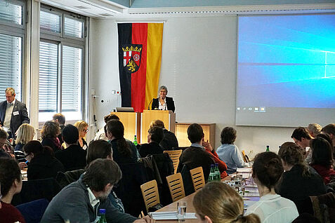 Eröffnung der Tagung durch Frau Dr. Heidrun Vogt, JKI Eröffnung der Tagung durch Frau Dr. Heidrun Vogt, JKI