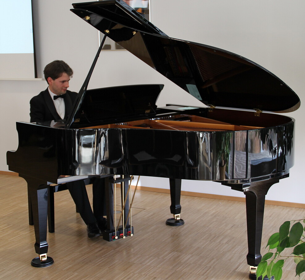 Domorganist Markus Kaufmann spielte Liszt. Foto: Gerlinde Nachtigall/JKI
