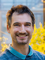 Dr. Jan  Schmidt