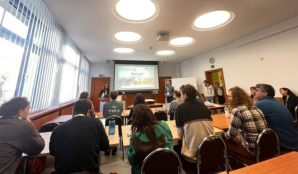 Well-attended session "Future Forests for People", chaired by Rico Fischer (JKI-WS). Photo: Sophie Ehrhardt
