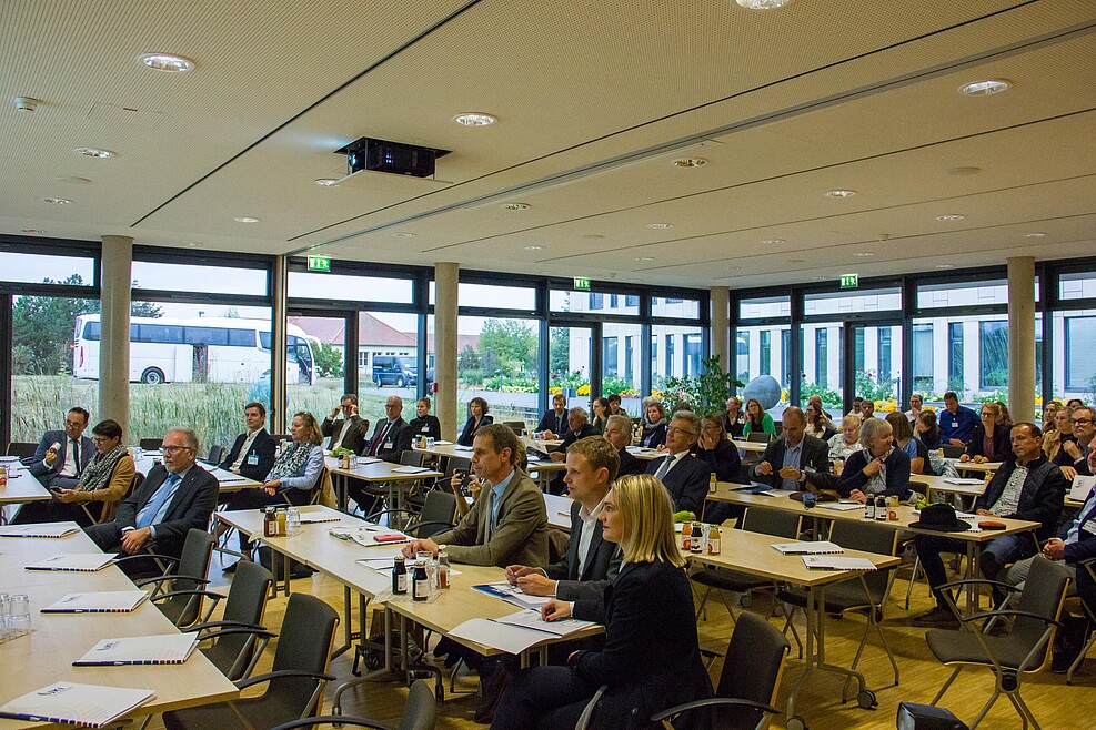 Die Delegation der Agrarministerkonferenz im Saal des JKI-Hauptsitzes in Quedlinburg. ©Johannes Kaufmann/JKI