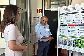 Dr. Khalid Amari Baba stellte das Prinzip hinter RNA-basierten Pflanzenschutzmethoden vor. © S. Barnert/JKI