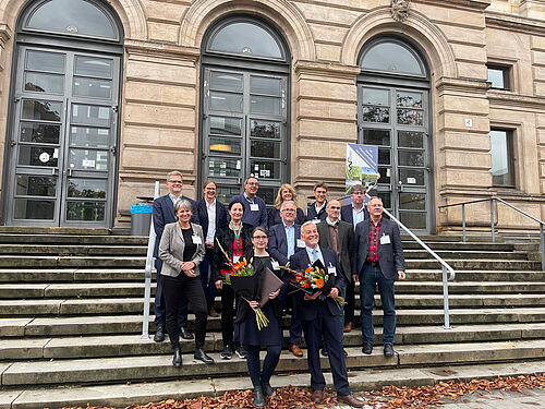 Group photo from the award ceremony of the DPG research prizes: from left to right / back row: Frank Gemmer (Agricultural Industry Association), Prof. Dr. Anne-Katrin Mahlein (IFZ), Prof. Dr. Ralph Hückelhoven (TU Munich), Bettina Beerbaum (BMELH / Ref. 714), Dr. Michael Klüken (2nd Chairman DPG / Bayer AG); Dr. Stefan Krüssel (Lower Saxony Chamber of Agriculture). Middle row: Prof. Dr. Annette Reineke (1st Chair DPG / University of Geisenheim), Prof. Dr. Carmen Büttner (HU Berlin), Prof. Dr. Frank Ordon (JKI President). © Sarah Barnert / Julius Kühn Institute)