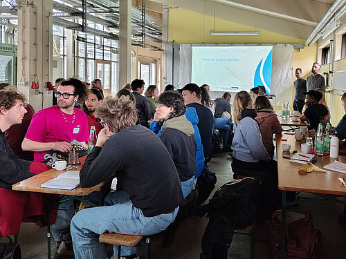 Angeregte Diskussion zum KI-basierten Blattlausmonitoring, vorgestellt von Dr. Christoph Joachim. Foto: JKI