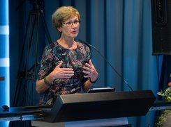 Die Präsidentin der BLE Dr. Margareta Büning-Fesel gin in ihrem Grußwort auf die Bedeutung der Lupine als Proteinquelle für die menschliche Ernährung ein.
