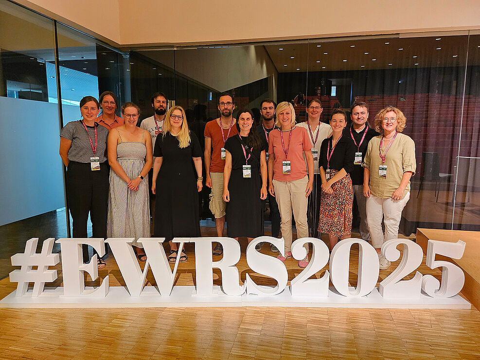 
	Kolleginnen und Kollegen aus vier JKI-Instituten nahmen vom 1. bis 4. Juli am 20. Symposium der EWRS European Weed Research Society (EWRS) teil. Von links nach rechts: Fanny Defant (A), Heike Pannwitt (SB), Johanna Bensch (A), Jan Reinecke (EP/A), Sissela Schofer (A), Christoph von Redwitz (A), Lena Ulber (A), Marian Weigel (A), Sabine Andert (A), Dagmar Rissel (A), Mona Schatke (A), Christoph Kämpfer (A). Institut PB war mit Doreen Gabriel vertreten (nicht im Bild). © Dr. Stefan Meyer/EWRS
