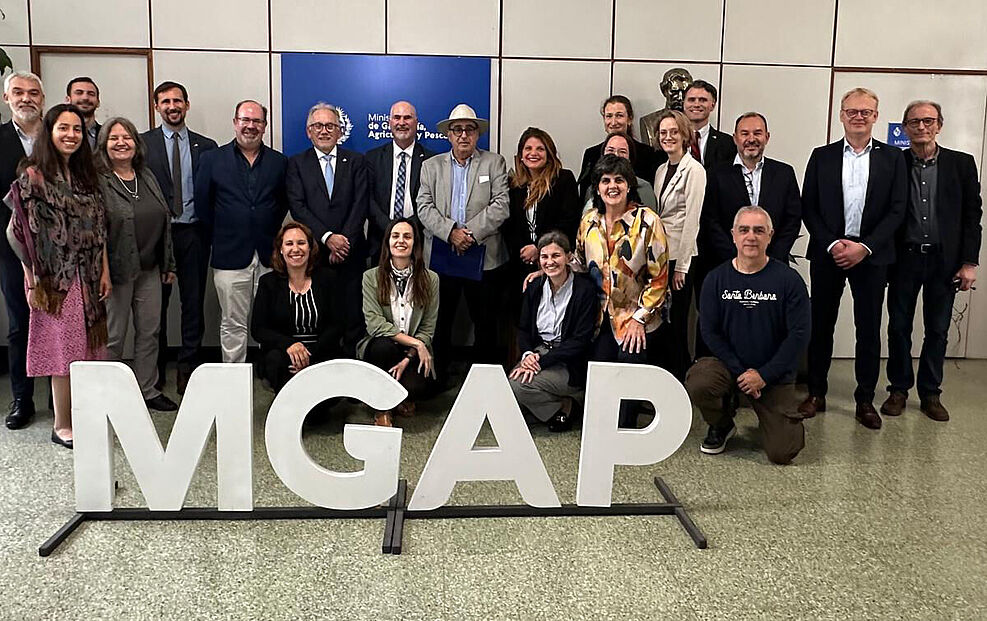 
	Im Rahmen der Delegationsreise des deutschen Bundeslandwirtsministeriums (BMLEH) nach Uruguay implementierte das Julius Kühn-Institut eine neue Forschungskooperation zur Optimierung des Faserhanf-Anbaus in beiden Ländern. © MGAP/Uruguay
