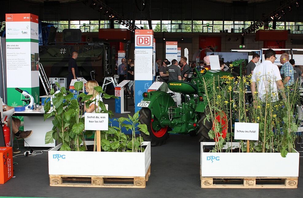 
	IdeenExpo 2017: Blick auf Teil des Stands der Pflanzenärzte
