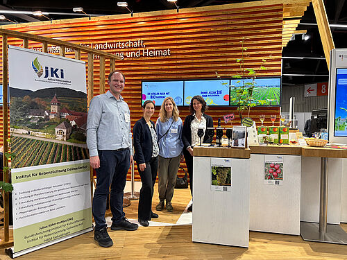 Auf kleinstem Raum präsentierte das JKI geballte Züchtungsforschung für den ökologischen Anbau von Rebe und Apfel. © S. Barnert/JKI