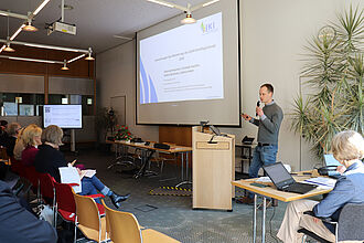 Johannes Hausmann bei der Begrüßung