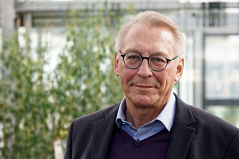 Dr. Peter Wehling, langjähriger Leiter JKI-Fachinstituts für Zü Dr. Peter Wehling, langjähriger Leiter JKI-Fachinstituts für Züchtungsforschung an lw. Kulturen wurde am 24.02.2022 in den Ruhestand verabschiedet. © F. Haase/JKI