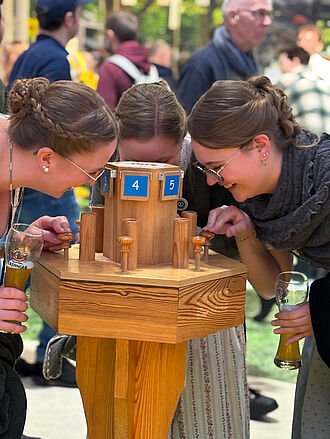 Die Duftorgel ist ein beliebter Anziehungspunkt zum Ausprobieren für die Besucher. © S. Barnert/JKI