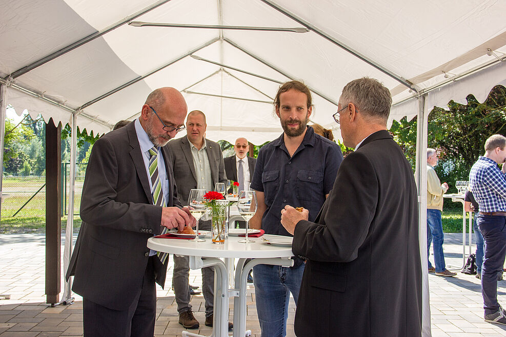 Festkolloquium in Siebeldingen zu 100 Jahren Pflanzenschutz im Weinbau. v.l.: Hermann Zehnder (BMEL Ref. 713); René Fuchs (WBI Freiburg); Dr. Kral (BVL). ©Johannes Kaufmann/JKI