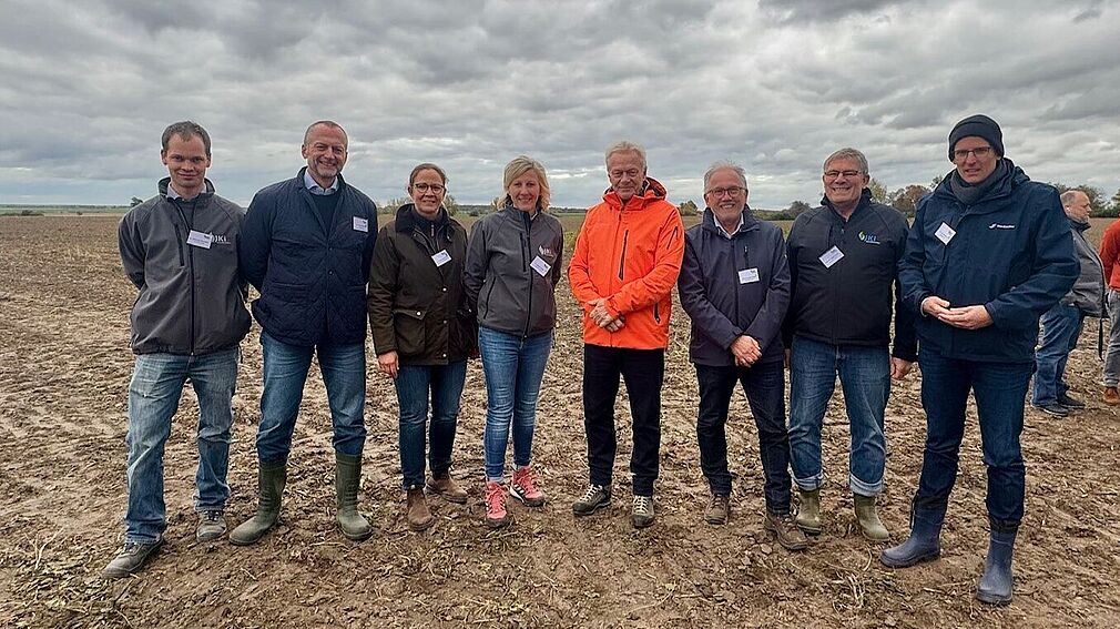 Gruppenfoto mit Bundesminister Alois Rainer. © Prof. Dr. Anne-Katrin Mahlein/ Direktorin Institut für Zuckerrübenforschung