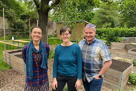 (v.l.n.r.)  Eva Foos(Projektkoordination beim BKD), Dr. Doreen Koltermann (JKI), Thomas Kleinworth (Gartenfachbratung beim BKD).  © S. von Rekowski/BKD