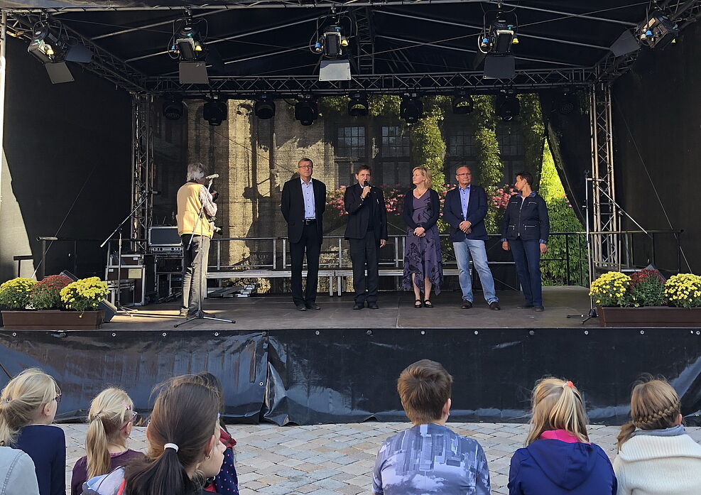 
	JKI-Präsidenten Dr. Georg Backhaus begrüßt Publikum des Bürgerfrühstück Quedlinburg
