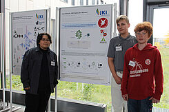 Die jüngsten Teilnehmer: Schüler des GutsMuths Gymnasiums Quedlinburg präsentieren ihr Jugend forscht Projekt (© Barbara Sell)
