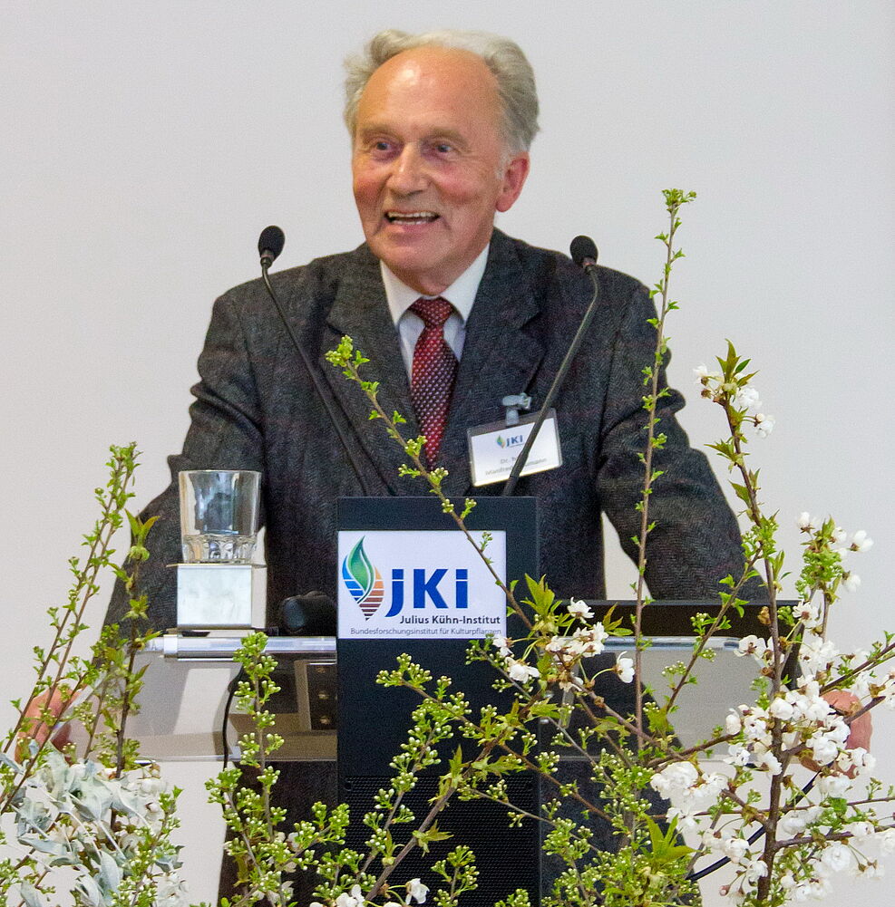 
	Schlusswort Dr. Manfred Neumann dankt Arbeitskollegen und Weggefährten © Kaufmann/JKI
