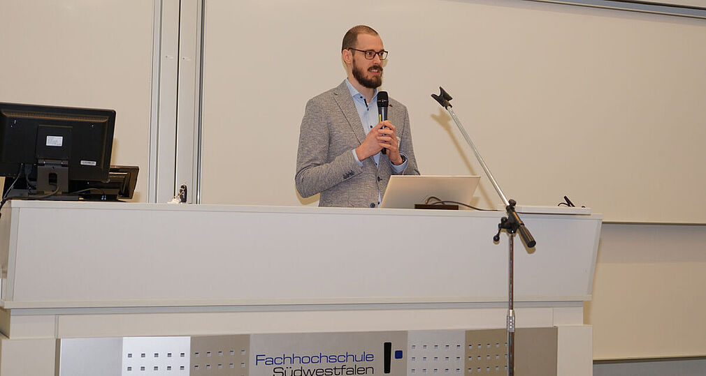 Herr Branding gab anlässlich der  Preisübergabe einen Überblick über seine Arbeit am Projekt.