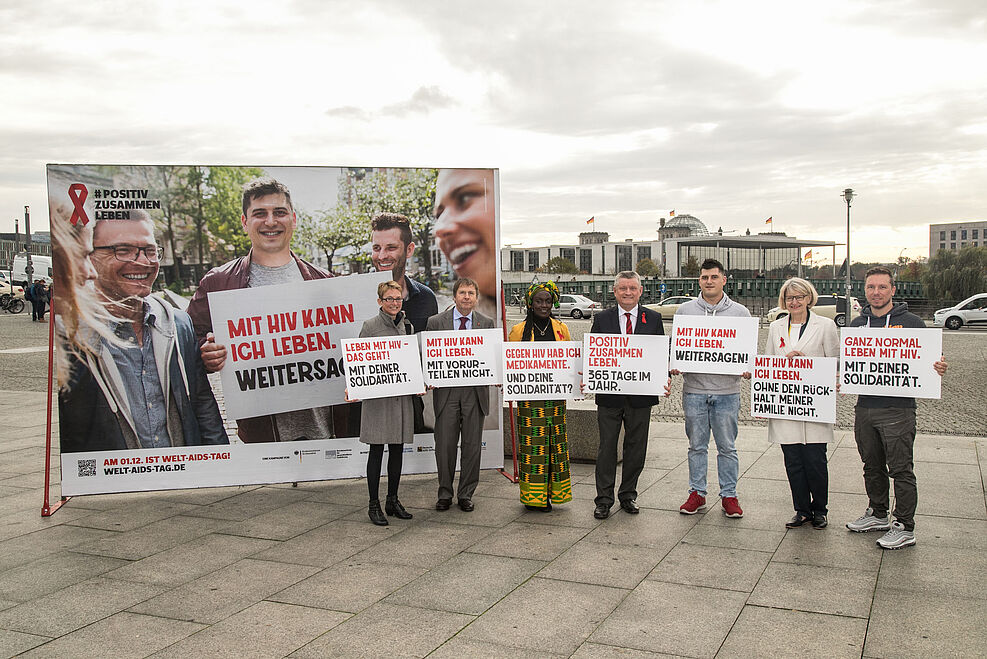 Gruppenbild zum Welt-AIDS-Tag