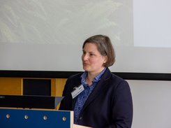 Dr. Anne Hoge-Becker, Leiterin des BMEL-Referats Pflanzenschutz sprach das erste Grußwort beim Abschiedskolloquium für Prof. Peter Zwerger.