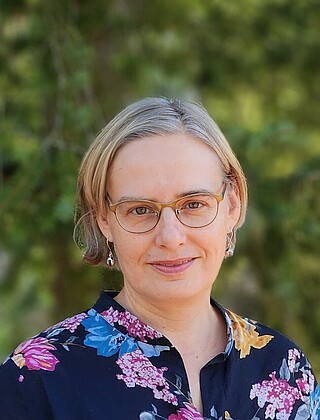 Dr. Bettina  Wenzel