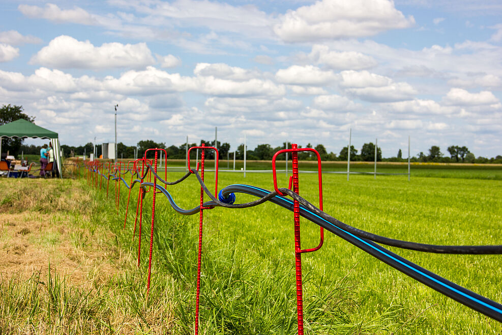 Kabel und Gasleitungen für die FACE-Anlage des JKI-Instituts für Pflanzenbau und Bodenkunde in Braunschweig. © J. Kaufmann/JKI